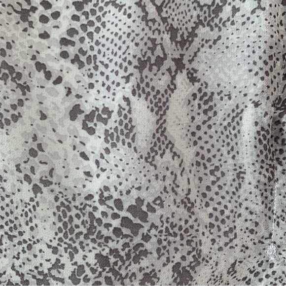 NWOT Seraphine Pintuck Flowy Snakeskin Maternity & Nursing Blouse - Picture 6 of 13